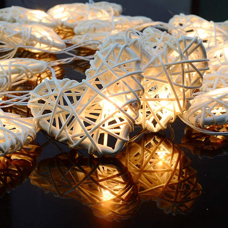 50 White 3D Hollowed Rattan Heart-Shaped 5M LONG String Fairy Lights, Battery (AA) Indoor & Outdoor Decorations Wedding Valentines Romantic Room Table Lighting