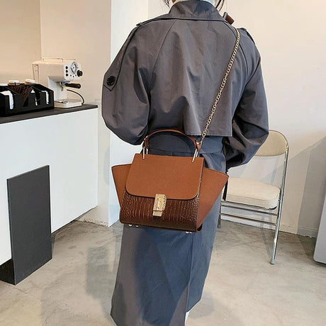 Versatile Vintage Wing Crossbody Bag With Frosted Finish And Chain - Black