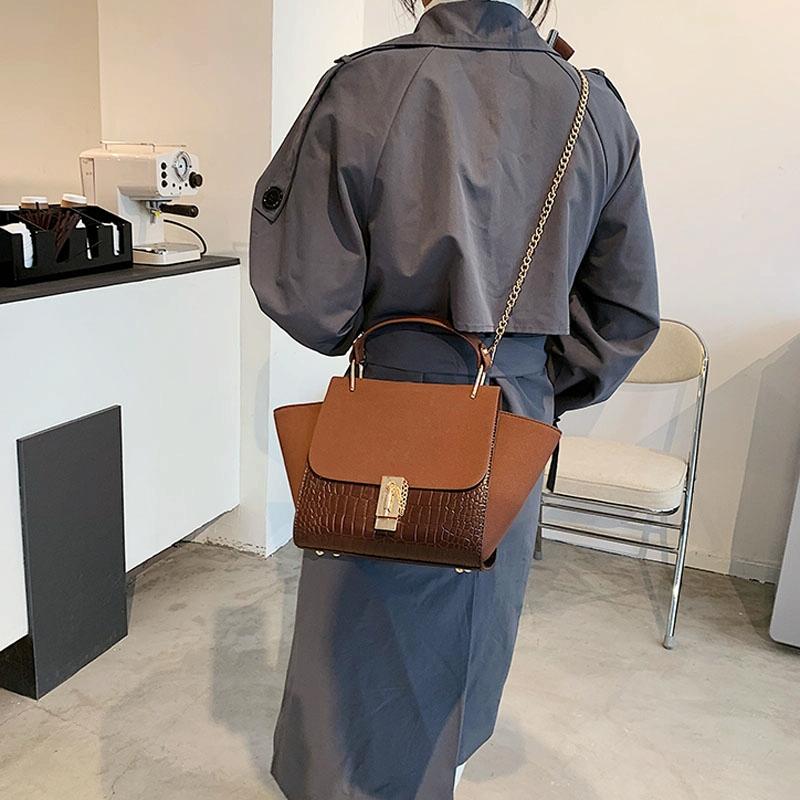 Versatile Vintage Wing Crossbody Bag With Frosted Finish And Chain - Black