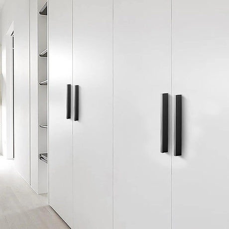 4 Door Wardrobe in White Gloss – Hanging Rail, Shelves & Black Handles