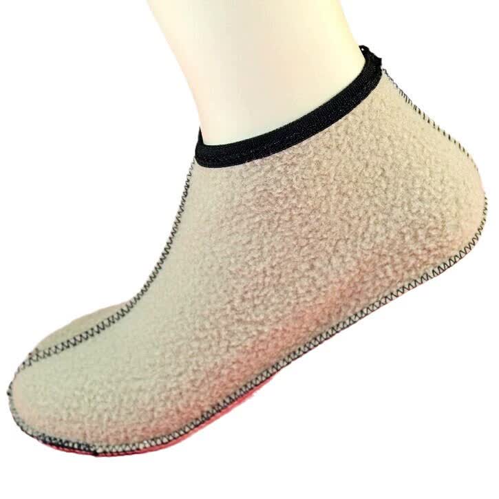 6 Pairs Women's Cozy Black Non-Slip Mid-Calf Socks - Warm Fleece-Lined High-Top Floor Socks for Fall & Winter