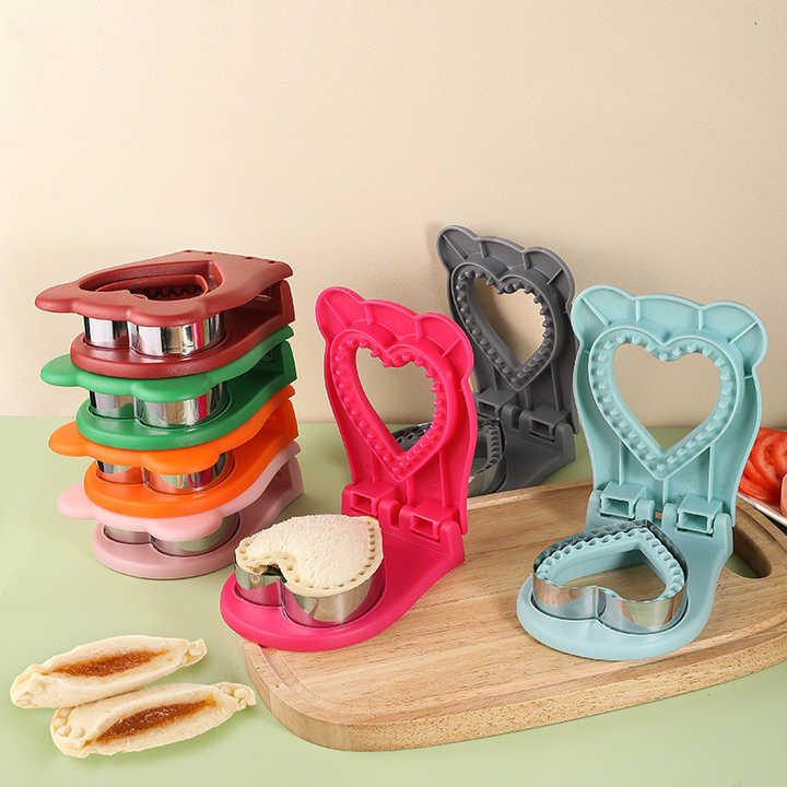 3 Pcs Green Heart Sandwich Maker Sealer - DIY Toast Pocket Bread Cutter & Sealer Mold (PP + 304 Stainless Steel)