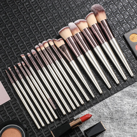 Beige 18-Piece Makeup Brush Set - Professional Synthetic Fiber Brushes with Wooden Handles for Flawless Beauty