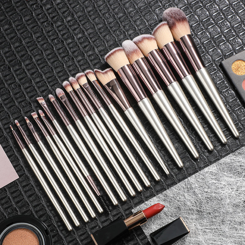 Black 18-Piece Makeup Brush Set - Professional Synthetic Fiber Brushes with Wooden Handles for Flawless Beauty